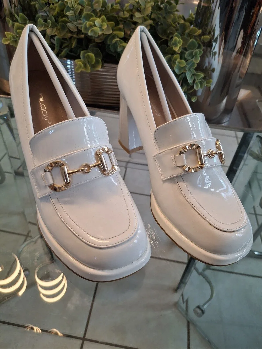 N/A elegant cream